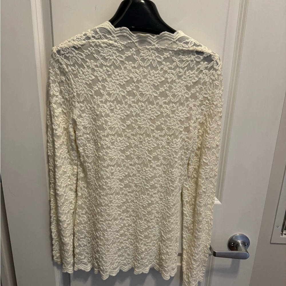 Guess - Ivory White Top - Size Medium - Picture 4 of 6